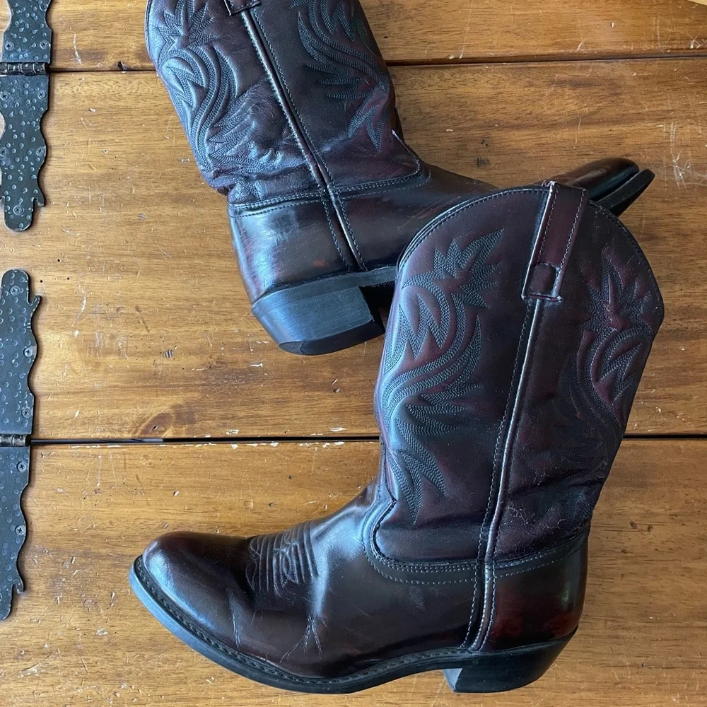 LAREDO Western Cowboy Boots  10.5 men’s or 12 women’s  maroon real Leather